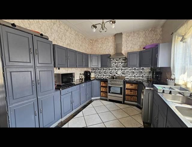 3 BEDROOM HOUSE FOR SALE IN EAST TOWN